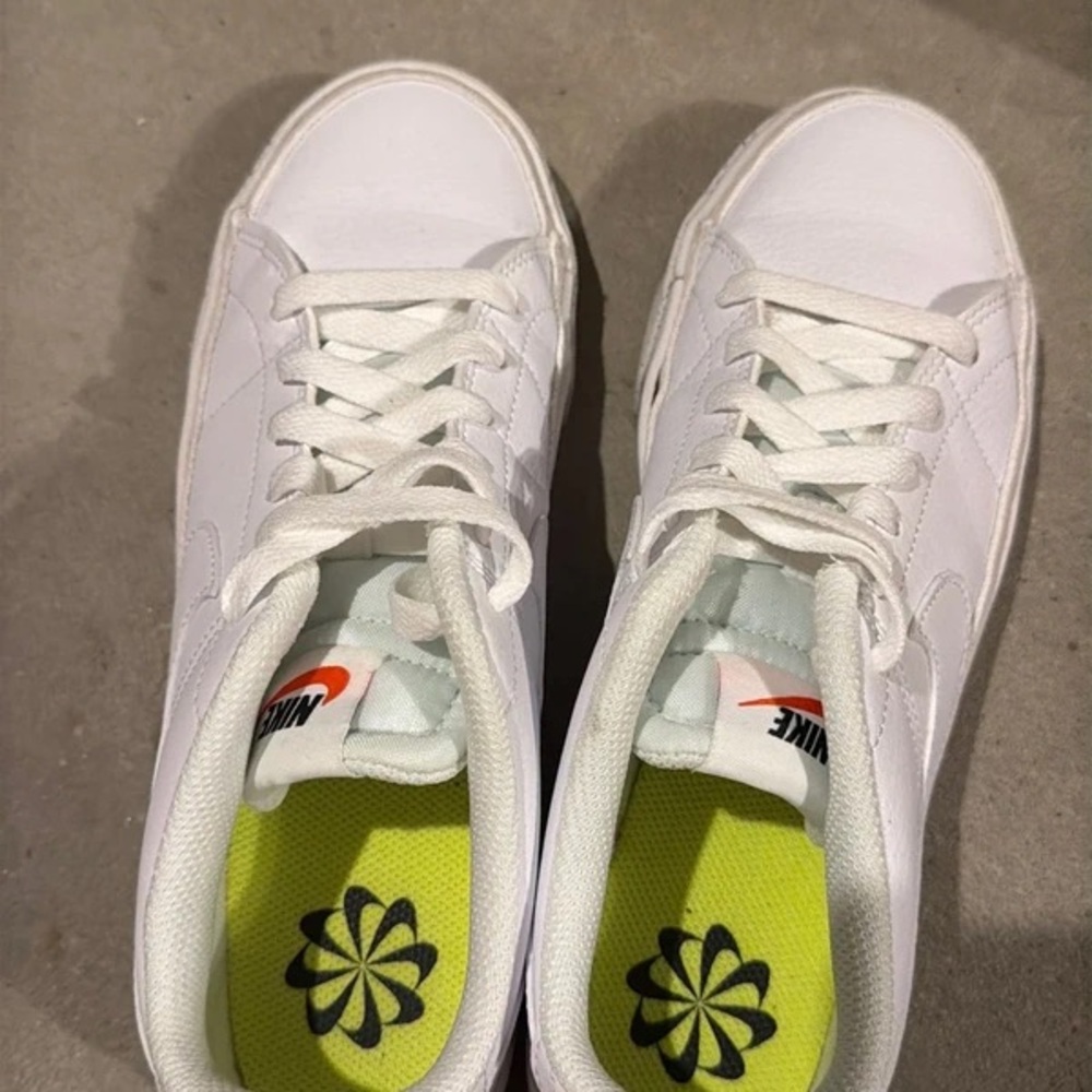Nike White Low-Top Sneakers with Neon Yellow Insoles